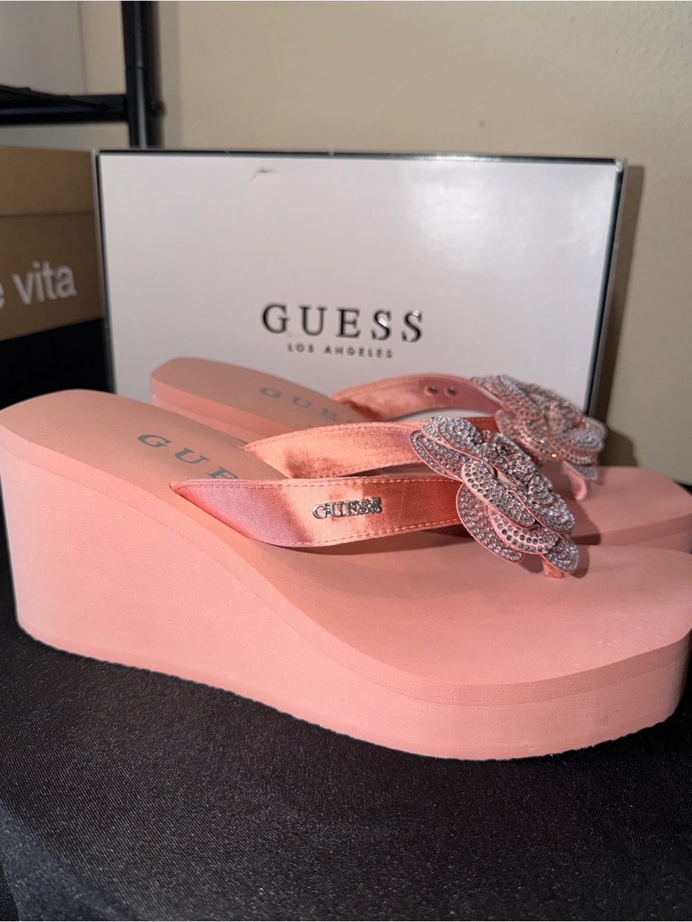 💓 GUESS “Damani” Pink Crystal Floral Platform Sandals 🌺